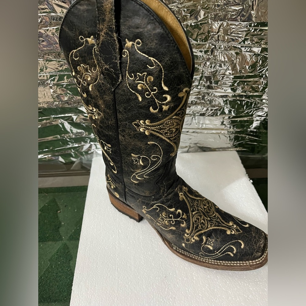 Circle G Black and Gold Ankle Boots